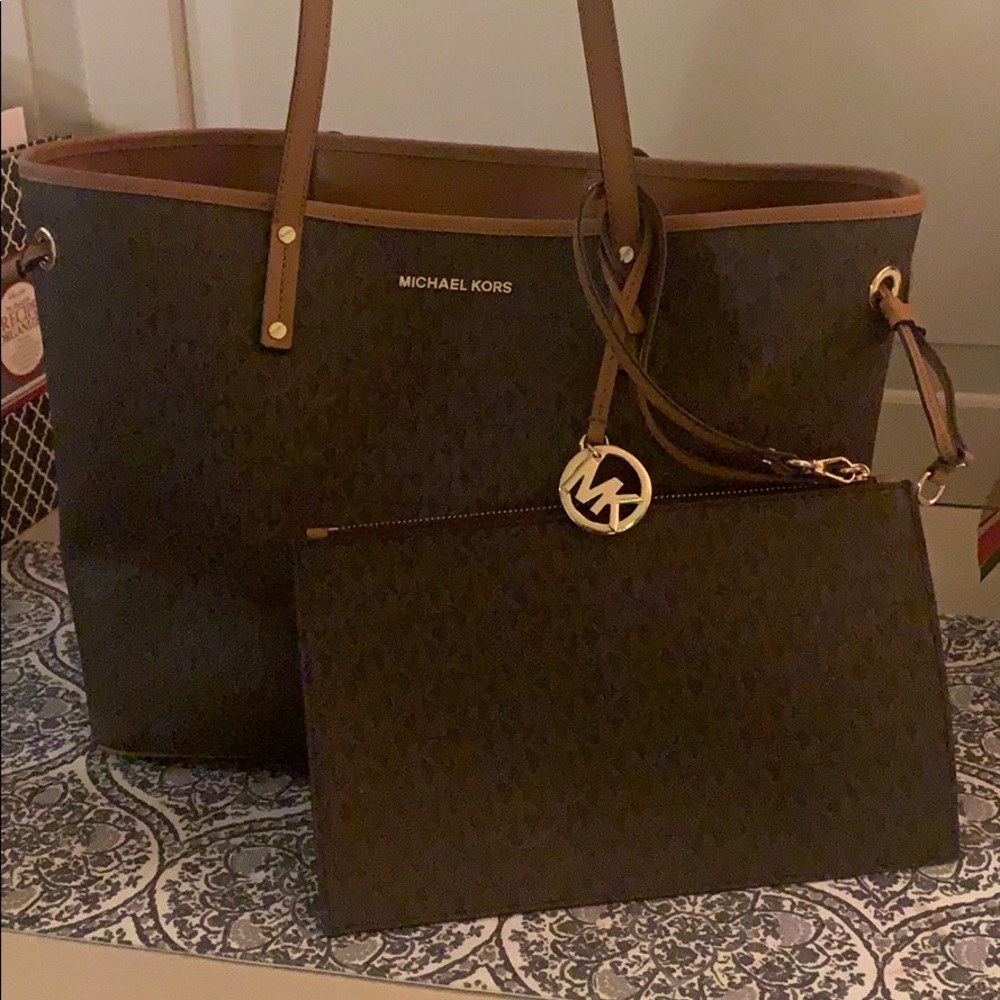 Offers?! ❤️ Michael Kors Large Tote